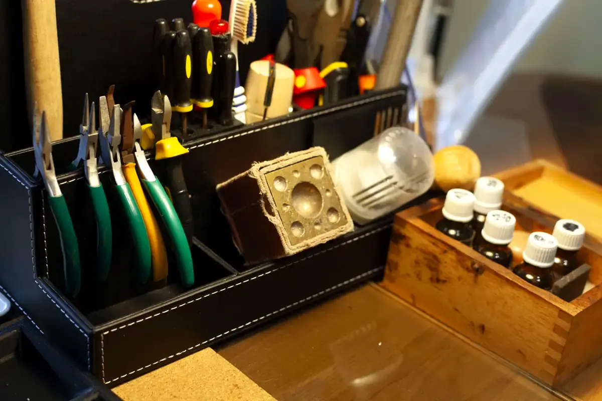 Les outils de l'expert sur le comptoir