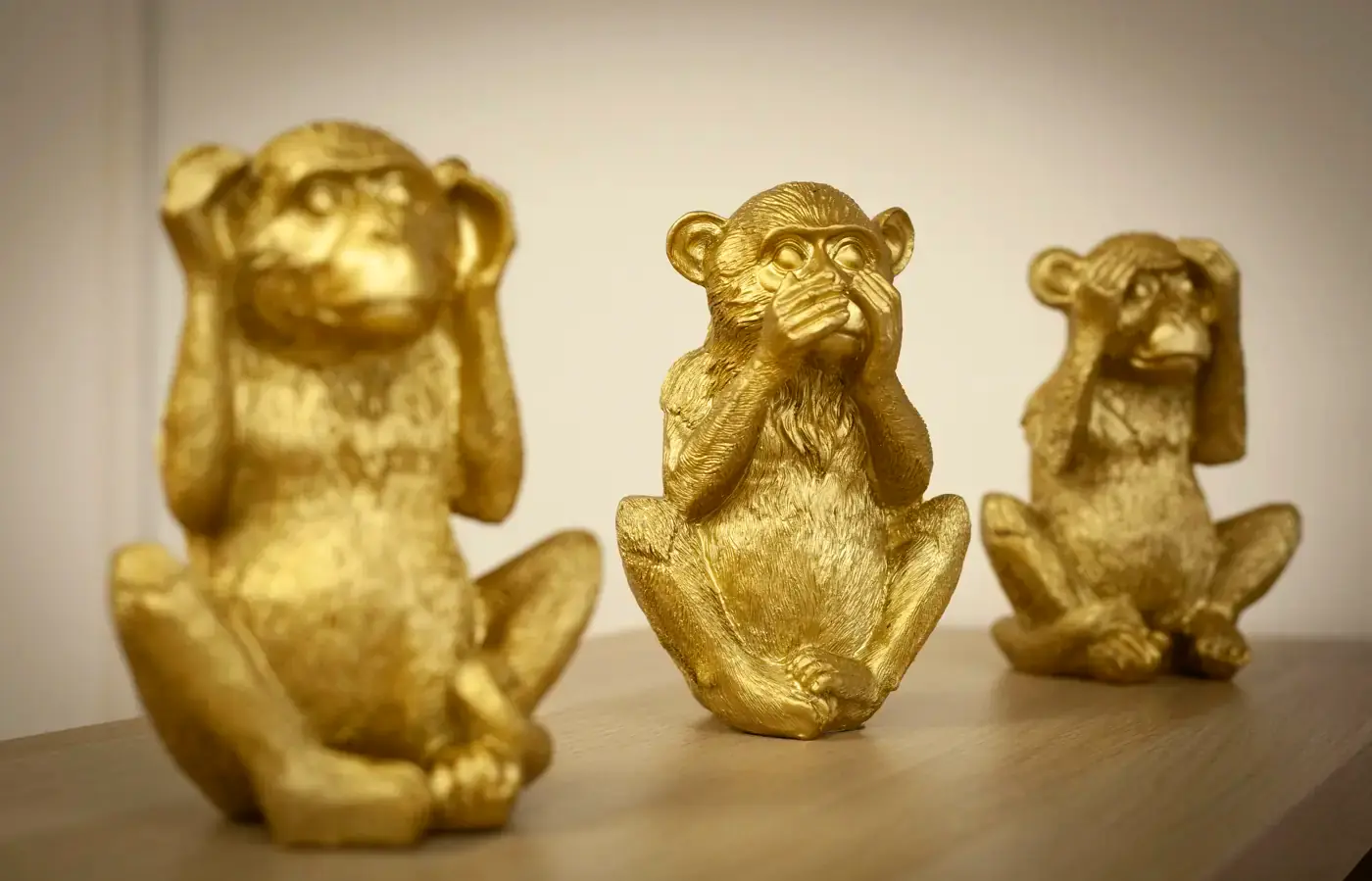 Les trois singes dorés du comptoir